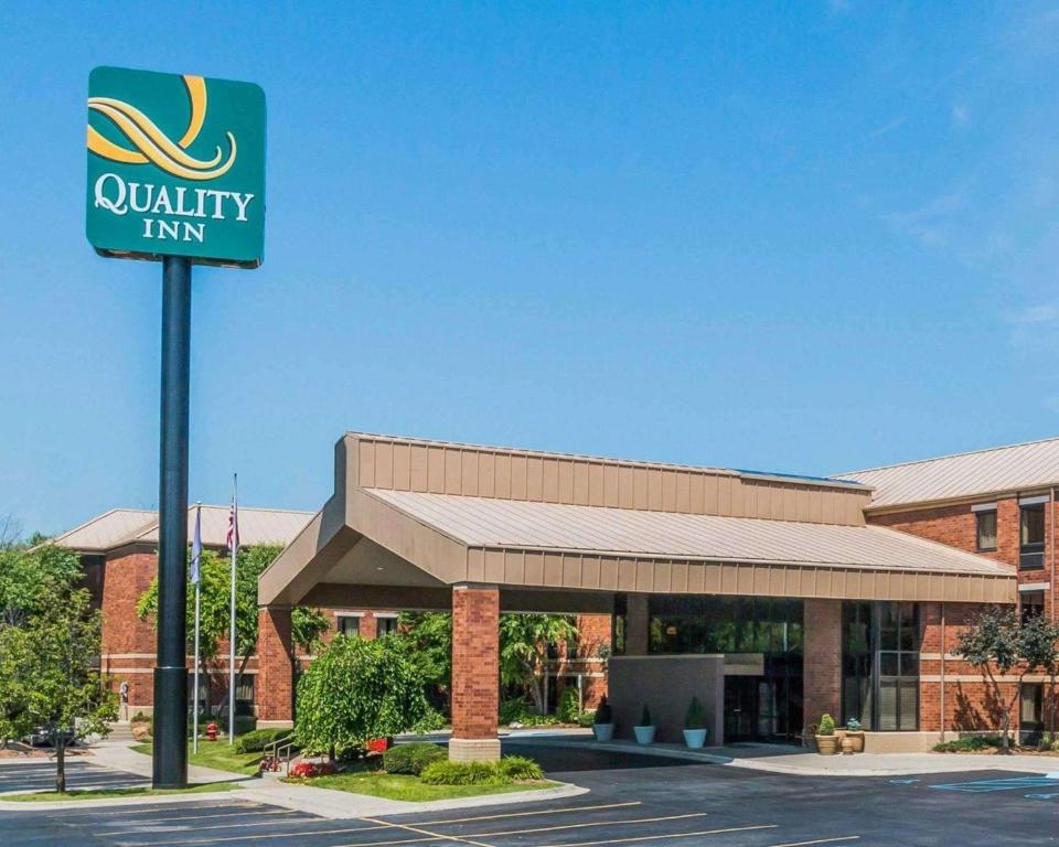 Quality Inn Auburn Hills Main image 1